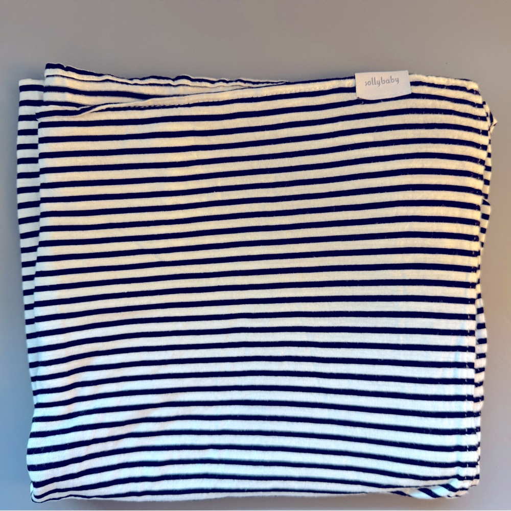 Sollybaby blanket. Black and white striped.